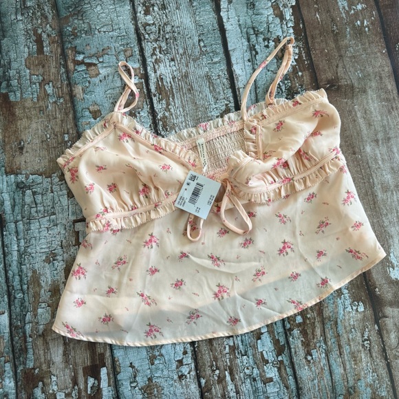 BNWT American Eagle Outfitters Pink Floral Crop Top - Picture 2 of 3